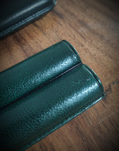 Charger l'image dans la galerie, Old England Paris étui à cigares vintage en cuir vert