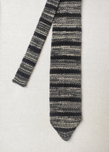 Charger l'image dans la galerie, Cravate vintage noire en maille 100% soie Made in Italy