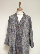 Charger l'image dans la galerie, Pierre Cardin robe de chambre vintage paisley à col châle en laine