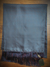Charger l&#39;image dans la galerie, Villa Delmitia foulard vintage marine en soie à motif floral Made in Italy
