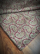 Charger l&#39;image dans la galerie, Villa Delmitia foulard paisley vintage bordeaux en cachemire laine et soie Made in Italy
