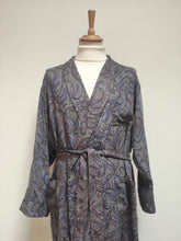 Charger l'image dans la galerie, Pierre Cardin robe de chambre vintage paisley à col châle en laine