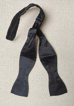 Charger l'image dans la galerie, Old England Paris noeud papillon à nouer en soie Made in France