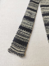 Charger l'image dans la galerie, Cravate vintage noire en maille 100% soie Made in Italy