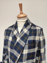 Charger l'image dans la galerie, Marcel Reinhold Paris robe de chambre tartan vintage à col châle en laine Made in France
