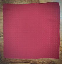 Charger l'image dans la galerie, Trio de pochettes vintage en soie Made in Italy