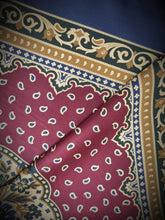 Lade das Bild in den Galerie-Viewer, Breuer foulard carré vintage 100% soie à motif floral Made in France
