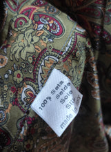 Charger l'image dans la galerie, Robe de chambre paisley vintage à col châle en pure soie Made in Italy