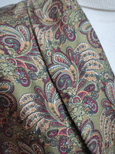 Charger l'image dans la galerie, Robe de chambre paisley vintage à col châle en pure soie Made in Italy