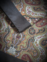 Charger l'image dans la galerie, Liberty of London carré foulard vintage 100% soie à motif floral Made in England