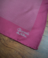 Charger l'image dans la galerie, Charvet place Vendôme pochette en soie bordeaux à pois