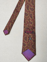 Charger l'image dans la galerie, Old England Paris X Charles Hill cravate moutarde en soie Made in England