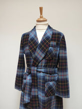 Charger l'image dans la galerie, Milton robe de chambre tartan vintage à col châle en laine 50