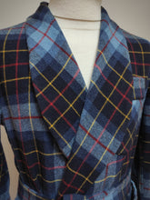 Charger l'image dans la galerie, Milton robe de chambre tartan vintage à col châle en laine 50
