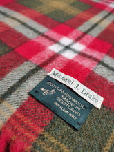 Charger l'image dans la galerie, Michael J. Drake écharpe vintage à carreaux Made in Scotland