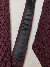 Lade das Bild in den Galerie-Viewer, Gianfranco Ferre cravate vintage bordeaux en maille 100% soie Made in Italy