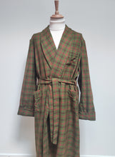 Charger l&#39;image dans la galerie, Neri Torino robe de chambre à carreaux vintage en pure laine 52
