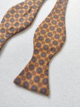 Charger l'image dans la galerie, Brooks Brothers noeud papillon jaune moutarde en soie Made in USA