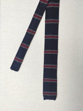 Charger l'image dans la galerie, Cravate vintage rayée en tricot de soie Made in Italy