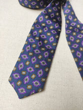 Charger l'image dans la galerie, Nœud papillon vintage à motif géométrique 100% soie Made in France