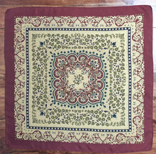 Charger l&#39;image dans la galerie, Breuer carré foulard vintage 100% soie à motif floral Made in France
