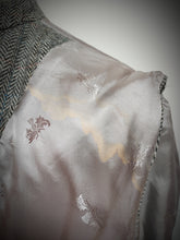 Afbeelding in Gallery-weergave laden, Harrods cape chevrons vintage en pure laine vierge Made in Scotland