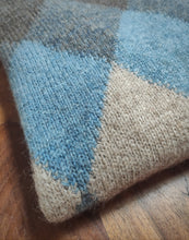 Charger l'image dans la galerie, MC George pull losanges en pure laine Shetland Made in Scotland XXL