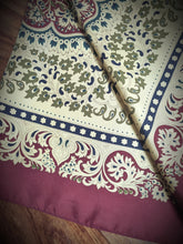 Charger l&#39;image dans la galerie, Breuer carré foulard vintage 100% soie à motif floral Made in France
