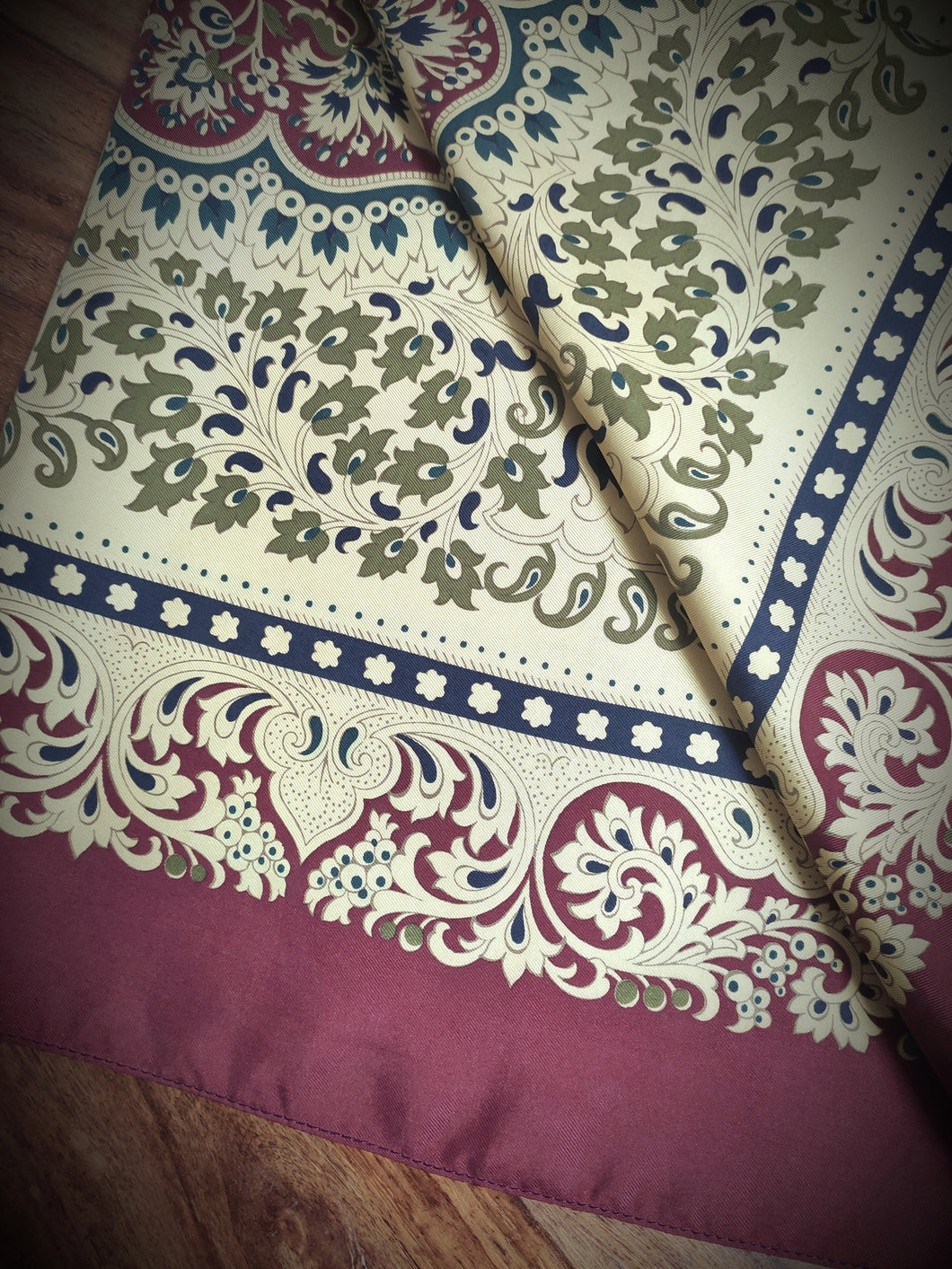 Breuer carré foulard vintage 100% soie à motif floral Made in France