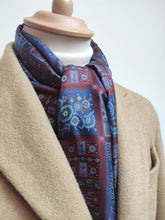 Charger l&#39;image dans la galerie, Écharpe vintage double face vintage en laine et soie Made in England
