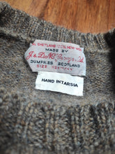 Charger l'image dans la galerie, MC George pull losanges en pure laine Shetland Made in Scotland XXL