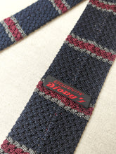 Charger l'image dans la galerie, Cravate vintage rayée en tricot de soie Made in Italy