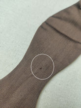 Charger l'image dans la galerie, Hilditch & Key noeud papilllon marron vintage en soie