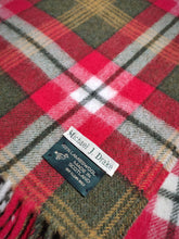 Charger l'image dans la galerie, Michael J. Drake écharpe vintage à carreaux Made in Scotland