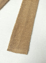 Carica l'immagine nel visualizzatore di Gallery, Cravatta vintage color senape in maglia 100% seta, Made in Italy