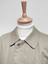 Charger l'image dans la galerie, Aquascutum of London trench coat beige Aqua 5 Made in England