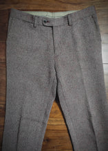 Afbeelding in Gallery-weergave laden, Suitsupply Soho pantalon bordeaux chevrons en laine et coton 48/M
