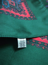 Charger l'image dans la galerie, Pochette en soie verte à motif floral Made in England