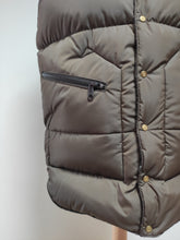 Charger l'image dans la galerie, Rocky Mountain Feartherbed X Harris Tweed doudoune sans manches 42