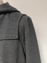 Charger l'image dans la galerie, Burberry's duffle coat gris en laine et angora 42