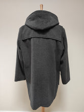 Charger l'image dans la galerie, Burberry's duffle coat gris en laine et angora 42