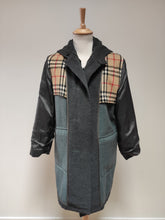Charger l'image dans la galerie, Burberry's duffle coat gris en laine et angora 42
