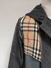 Charger l'image dans la galerie, Burberry's duffle coat gris en laine et angora 42