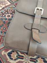Charger l'image dans la galerie, Suitsupply cartable en cuir marron