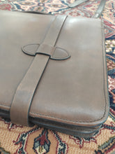 Charger l'image dans la galerie, Suitsupply cartable en cuir marron