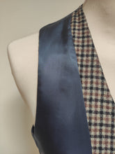 Carica l'immagine nel visualizzatore di Gallery, Suitsupply gilet à carreaux en laine et soie Ferrara 44