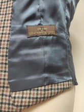 Carica l'immagine nel visualizzatore di Gallery, Suitsupply gilet à carreaux en laine et soie Ferrara 44