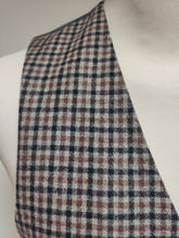 Carica l'immagine nel visualizzatore di Gallery, Suitsupply gilet à carreaux en laine et soie Ferrara 44