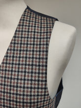 Carica l'immagine nel visualizzatore di Gallery, Suitsupply gilet à carreaux en laine et soie Ferrara 44