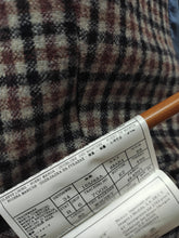 Carica l'immagine nel visualizzatore di Gallery, Suitsupply gilet à carreaux en laine et soie Ferrara 44